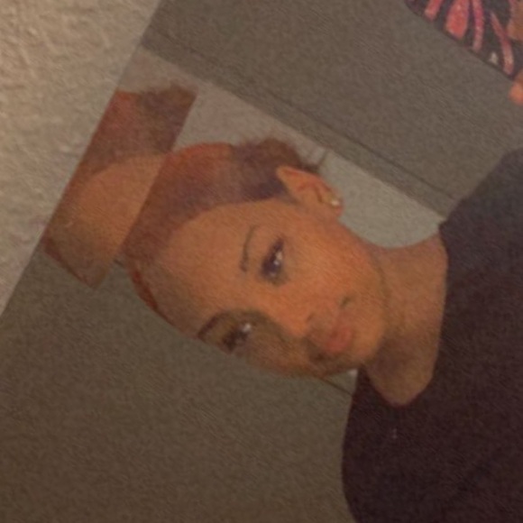 Meet your Posher, Simone - Picture 1 of 1